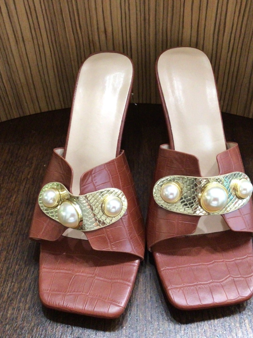 Slip on heels with gold tones and pearls. Size 38 US 7 Per conversion chart